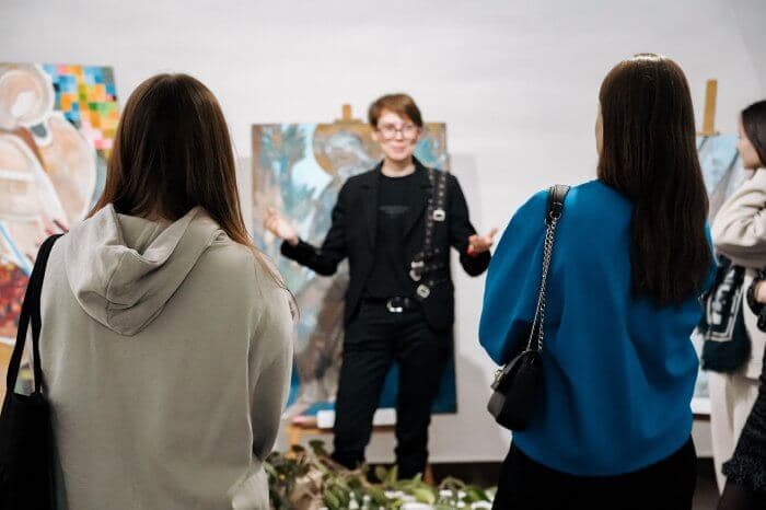 photo_5415936623792751056_w-700x466